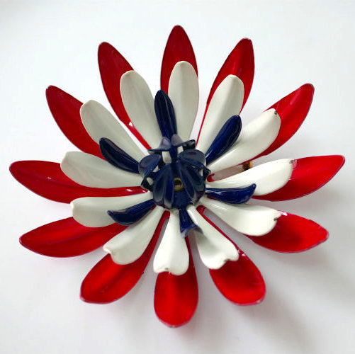 アメリカ レトロポップ 立体 フラワーモチーフ 赤 白 ネイビー ヴィンテージ ブローチ デッドストック アクセサリー ジュエリー USA