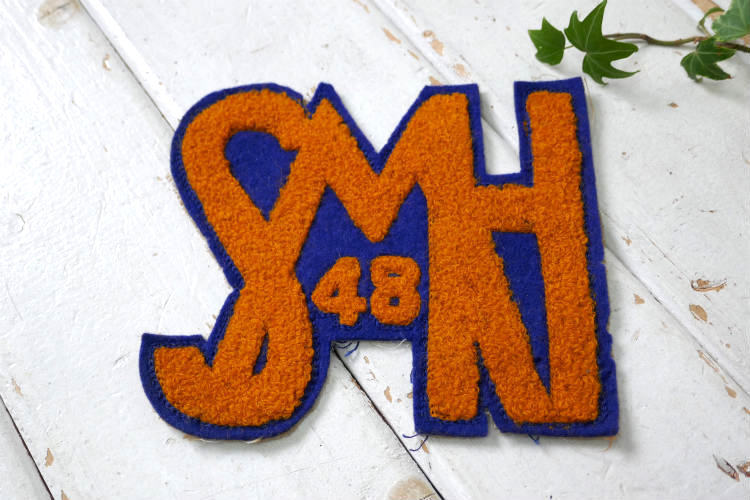 SMH 48 アルファベット イニシャル イエロー×ブルー ヴィンテージ シニールワッペン 刺繍ワッペン ファッション USA