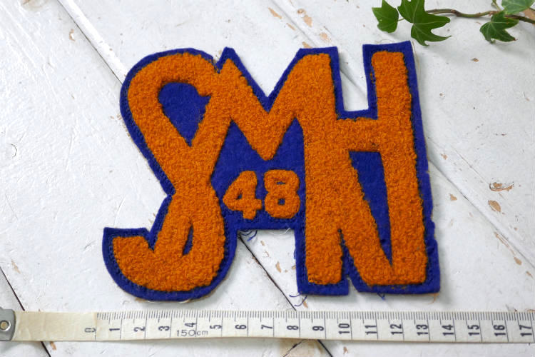 SMH 48 アルファベット イニシャル イエロー×ブルー ヴィンテージ シニールワッペン 刺繍ワッペン ファッション USA