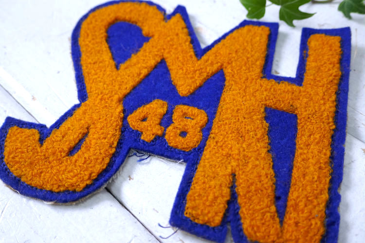 SMH 48 アルファベット イニシャル イエロー×ブルー ヴィンテージ シニールワッペン 刺繍ワッペン ファッション USA
