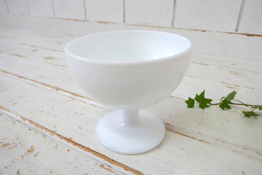 アンティークガラス 1960’s ミルクガラス おしゃれな食器 脚付き USA キャンディーポット