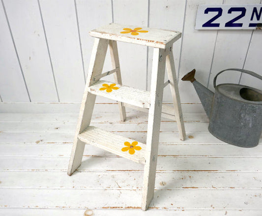 シャビー フラワーペイント入り ホワイト 木製 ヴィンテージ ステップラダー 脚立 ステップスツール DIY ガーデニング USA