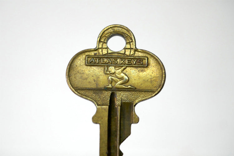 Atlas Key Machine ATLAS KEY アトラース アンティーク Key 古鍵 鍵 キー ギリシア神話 蒼穹 刻印 真鍮製 USA – First Trip