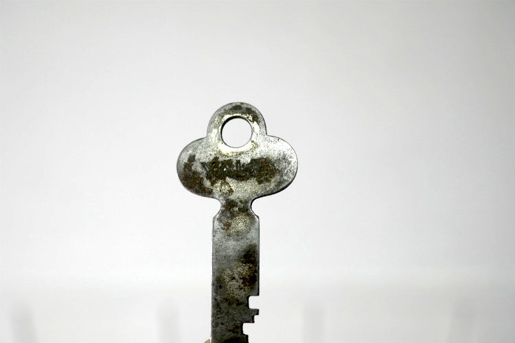 MADE IN USA ヴィンテージ THE YALE&TOWNE MFG.CO. ビンテージ キー 15 × 4 古鍵 KEY