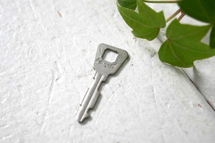 マスターロックKEY ヴィンテージ ビンテージ キー Master 極小 古鍵　MADE IN USA
