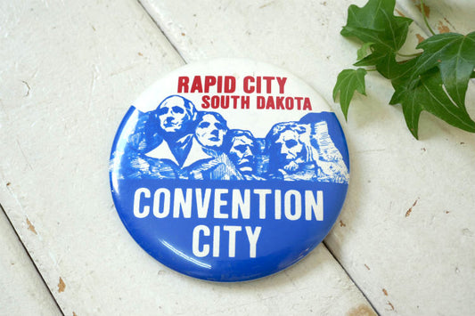 ラシュモア山国立記念碑 RAPID CITY SOUTH DAKOTA ヴィンテージ 缶バッジ アドバタイジング サウスダコタ州 デッドストック