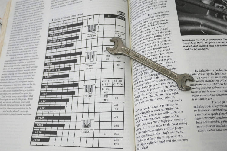 How to HOTROD Small-block CHEVYS 1976's シボレー エンジン マニュアルマガジン ヴィンテージ雑誌 ホットロッド