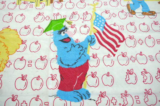 セサミストリートの仲間たち スクール お勉強 りんご柄 ヴィンテージ・ユーズドシーツ(1/2) USA