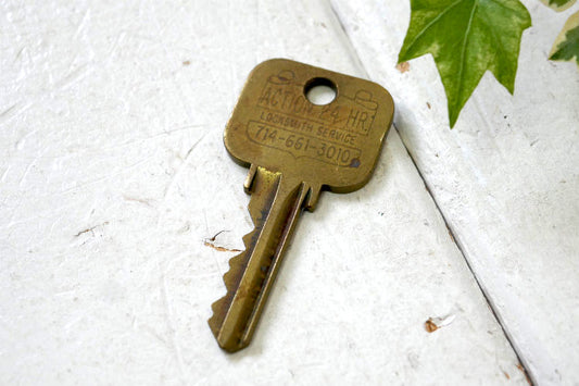 ACTION 24 HR ロックスミス LOCKSMITH SERVICE ヴィンテージ キー 鍵 真鍮製 KEY USA