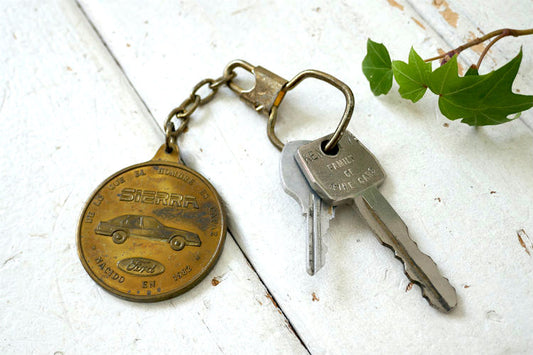 1982's スペイシーデザイン SIERRA Ford フォード シエラ 鍵付き キーホルダー アメリカン ビンテージ USA アメ車