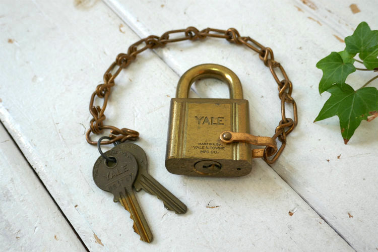 US Navy USN アメリカ海軍  YALE ナンバー入り 真鍮製 チェーン 鍵２本付き ヴィンテージ アメリカ軍用 南京錠 パッドロック 鍵 USA