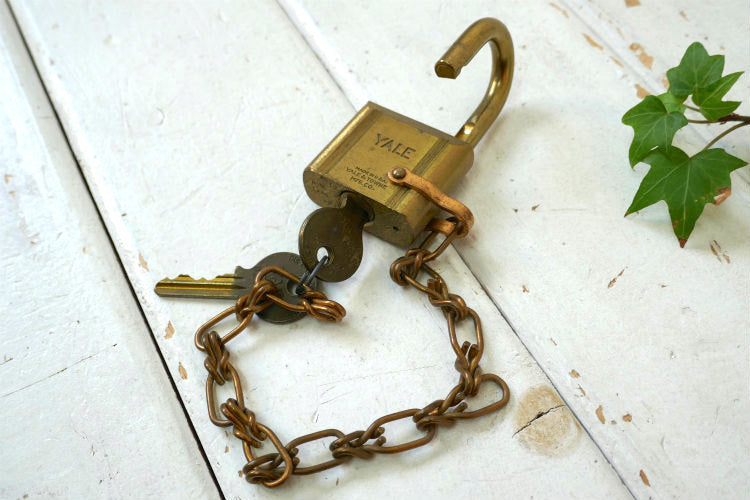 US Navy USN アメリカ海軍  YALE ナンバー入り 真鍮製 チェーン 鍵２本付き ヴィンテージ アメリカ軍用 南京錠 パッドロック 鍵 USA