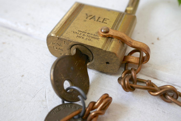US Navy USN アメリカ海軍  YALE ナンバー入り 真鍮製 チェーン 鍵２本付き ヴィンテージ アメリカ軍用 南京錠 パッドロック 鍵 USA