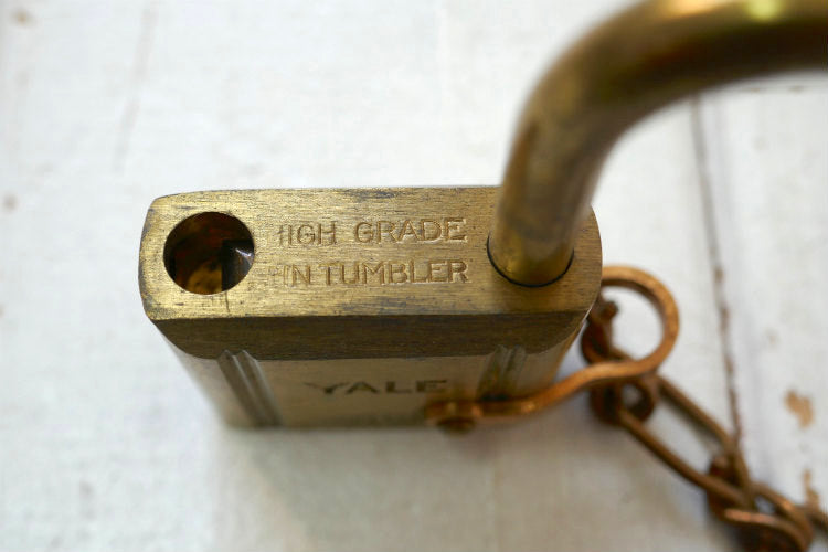 US Navy USN アメリカ海軍  YALE ナンバー入り 真鍮製 チェーン 鍵２本付き ヴィンテージ アメリカ軍用 南京錠 パッドロック 鍵 USA