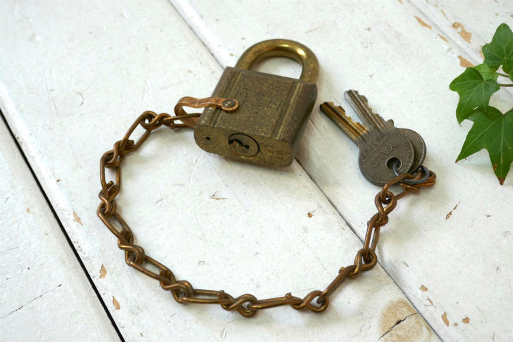 US Navy USN アメリカ海軍  YALE ナンバー入り 真鍮製 チェーン 鍵２本付き ヴィンテージ アメリカ軍用 南京錠 パッドロック 鍵 USA