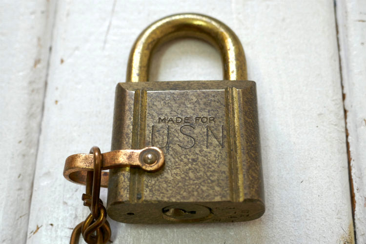 US Navy USN アメリカ海軍  YALE ナンバー入り 真鍮製 チェーン 鍵２本付き ヴィンテージ アメリカ軍用 南京錠 パッドロック 鍵 USA