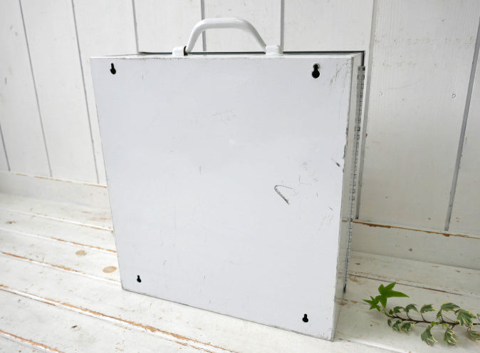 Cintas First Aid & Safety ファーストエイド 3段式 メタル製 救急箱 キャビネット 棚 メディスンキャビネット USA