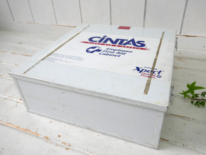 Cintas First Aid & Safety ファーストエイド 3段式 メタル製 救急箱 キャビネット 棚 メディスンキャビネット USA