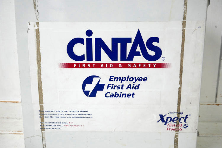 Cintas First Aid & Safety ファーストエイド 3段式 メタル製 救急箱 キャビネット 棚 メディスンキャビネット USA