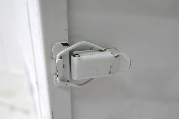 Cintas First Aid & Safety ファーストエイド 3段式 メタル製 救急箱 キャビネット 棚 メディスンキャビネット USA