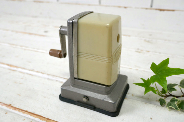 BOSTON ボストン アイボリー バキュームタイプ 一つ穴 ヴィンテージ ペンシルシャープナー 鉛筆削り USA