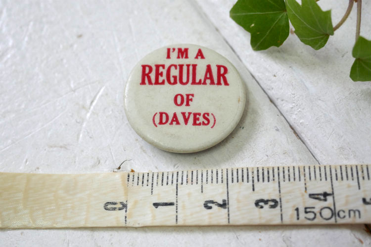 I'M A REGULAR OF (DAVES) メッセージ ヴィンテージ 缶バッジ USA ファッション アクセサリー