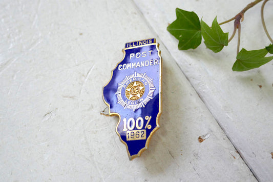イリノイ州 駐屯地司令官 退役軍人組織 1962 ヴィンテージ ミリタリー エナメル ピンバッジ US AMERICAN LEGION
