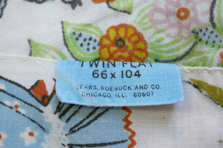 レトロ 女の子 ネコ 犬 羊 動物 ピクニック メルヘン ヴィンテージ ユーズドシーツ(1/2) USA