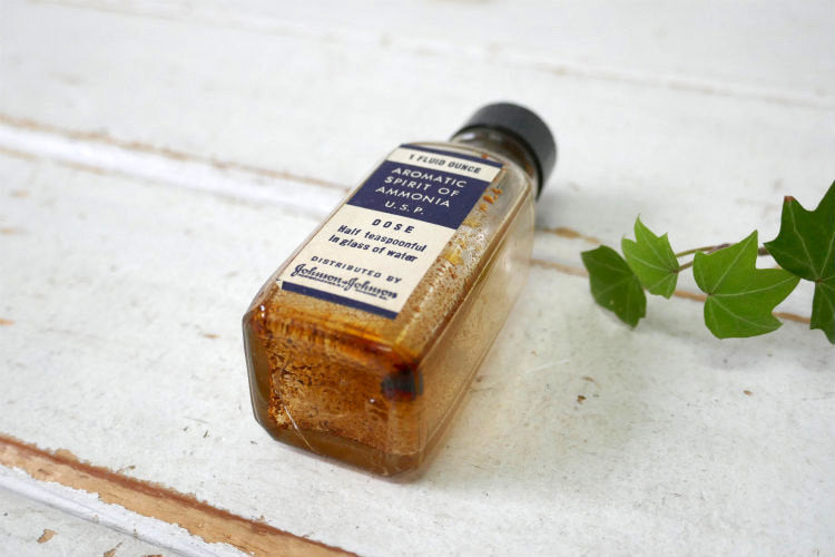 AROMATIC SPIRIT OF AMMONIA USP ジョンソン＆ジョンソン アンモニア ヴィンテージ ガラス容器 薬瓶 パッケージ紙箱付き