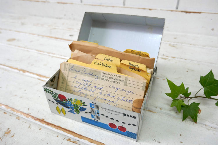 RECIPES RECIPE REST レトロ フルーツ柄 折り畳み式 カードスタンド レシピカード付き ティン製 50's ヴィンテージ レシピボックス レシピ缶 里帰り品