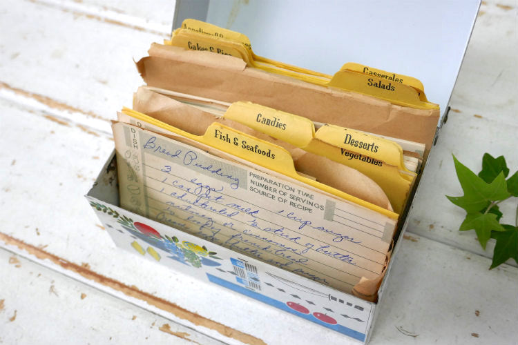 RECIPES RECIPE REST レトロ フルーツ柄 折り畳み式 カードスタンド レシピカード付き ティン製 50's ヴィンテージ レシピボックス レシピ缶 里帰り品