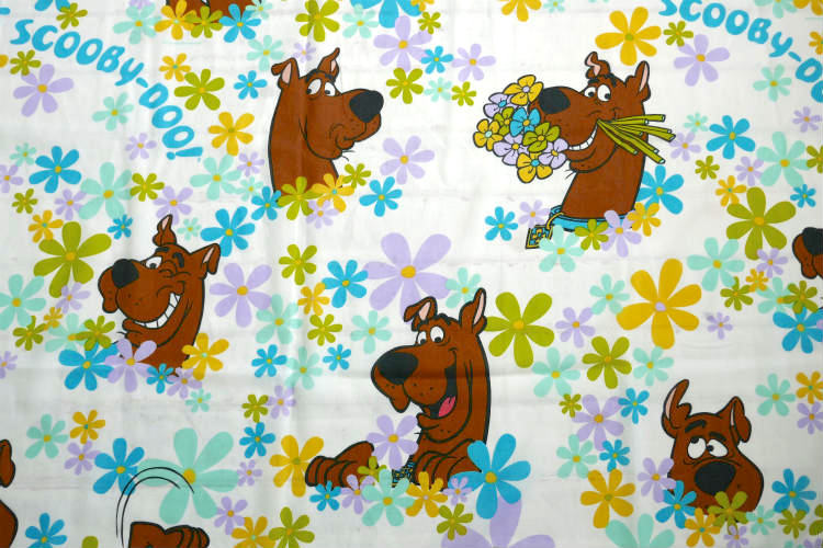 スクービードゥー クルッパー 犬 カラフル 花柄 フラワー アニメ ヴィンテージ ユーズドシーツ(フラットタイプ) USA
