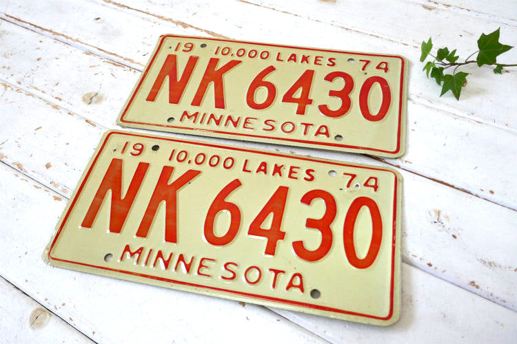 1974s US ミネソタ NK 6430 ビンテージ アメ車 ナンバープレート カーライセンスプレート 2枚セット 自動車　看板