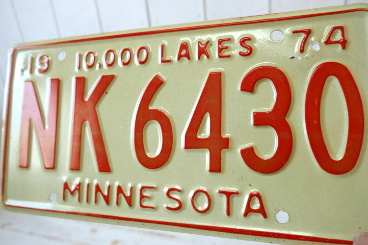 1974s US ミネソタ NK 6430 ビンテージ アメ車 ナンバープレート カーライセンスプレート 2枚セット 自動車　看板