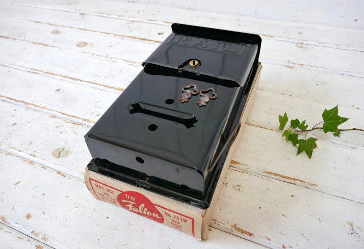 THE Fulton 鍵２本＆新聞受け付き ブラック エナメル デッドストック ヴィンテージ メールボックス 郵便受け ポスト USA