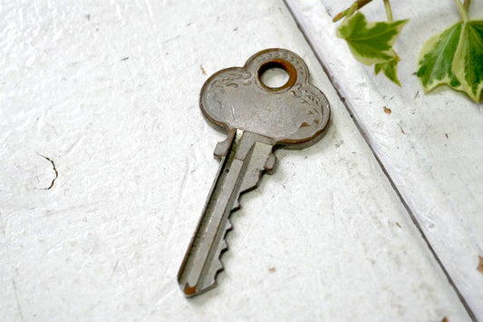 模様の素敵なアンティーク 鍵 両面 デザイン アメリカン KEY キー USA