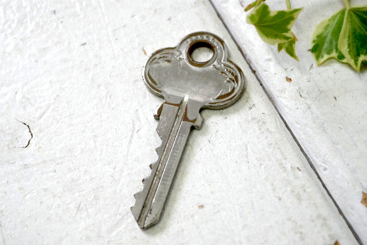 模様の素敵なアンティーク 鍵 両面 デザイン アメリカン  KEY キー USA
