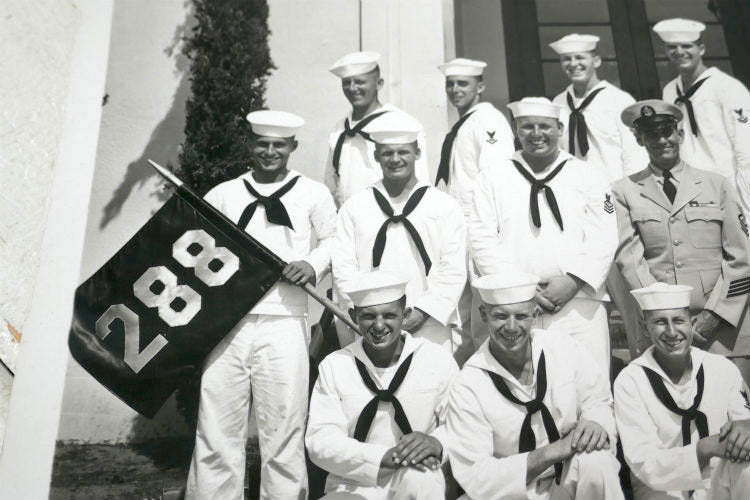 アメリカ軍 海軍 NAVY 288 ミリタリーフォト 1956  U.S.N サンディエゴ カリフォルニア  集合写真 軍艦 USN ヴィンテージ・ミリタリー米軍実物 放出品