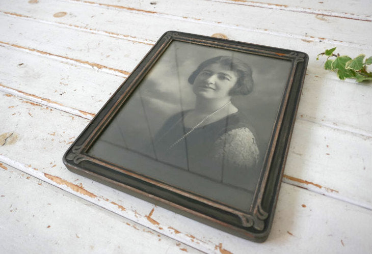 アールヌーヴォー デザイン モノクロ 写真入り 木製　手彫り アンティーク フォトフレーム 額縁 ピクチャーフレーム ノスタルジック USA