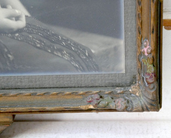 フラワー装飾 モノクロ 写真入り ゴールドトーン 木製 手彫りアンティーク フォトフレーム 額縁 ピクチャーフレーム 額装 ノスタルジック USA