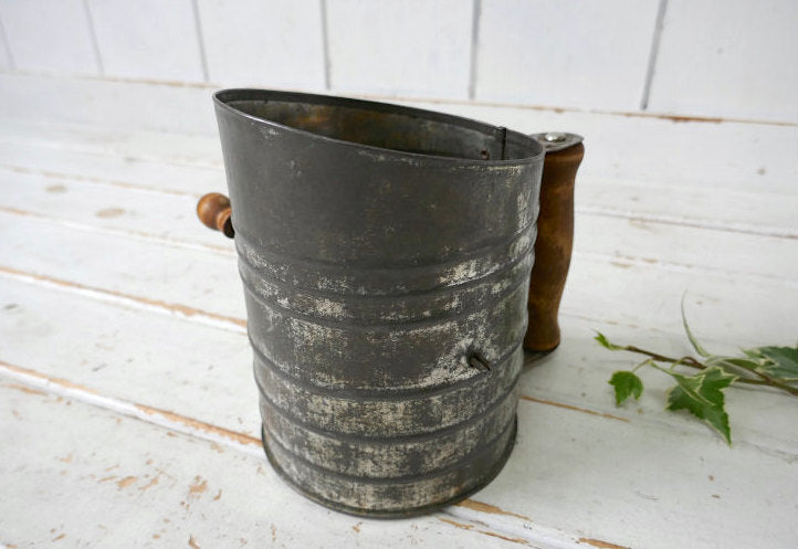 1930s~ 木製ハンドル メタル製 ヴィンテージ 粉ふるい シフター フラワーシフター キッチンツール USA