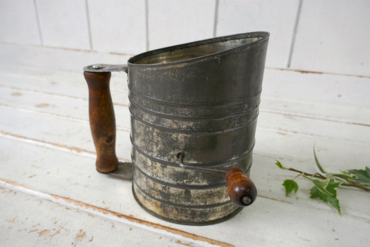1930s~ 木製ハンドル メタル製 ヴィンテージ 粉ふるい シフター フラワーシフター キッチンツール USA