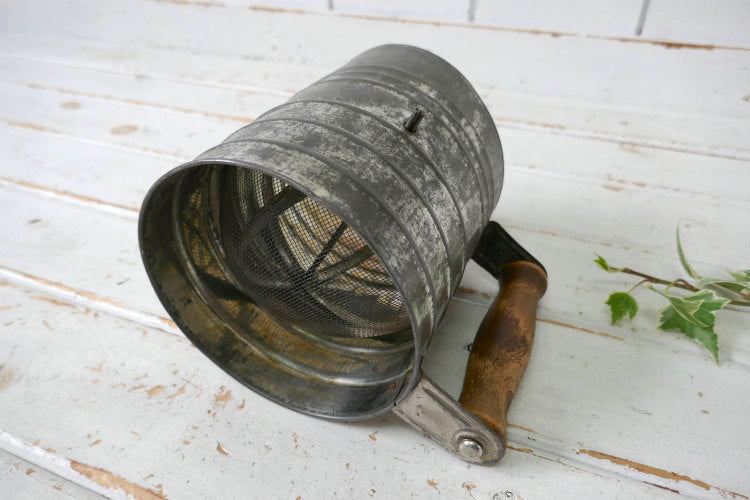 1930s~ 木製ハンドル メタル製 ヴィンテージ 粉ふるい シフター フラワーシフター キッチンツール USA
