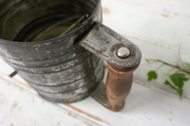 1930s~ 木製ハンドル メタル製 ヴィンテージ 粉ふるい シフター フラワーシフター キッチンツール USA