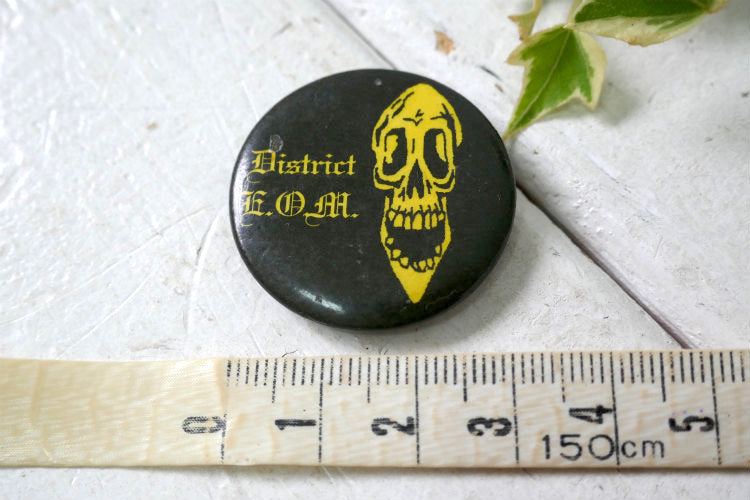 スカル District EOM 骸骨 ヴィンテージ  ドクロ 缶バッジ USA ファッション アクセサリー