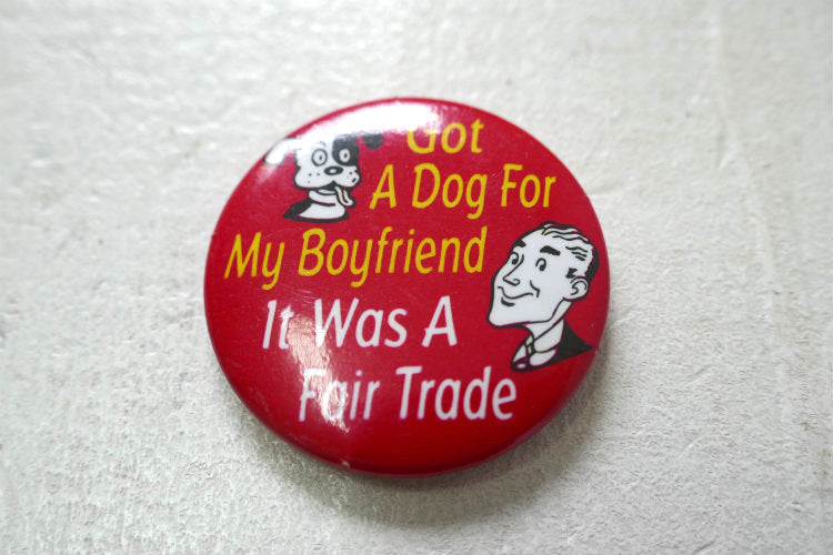 Got A Dog For My Boyfriend It Was A Fair Trade アメリカンジョーク ヴィンテージ  缶バッジ USA