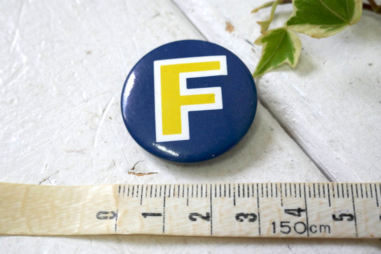 1980年代  F ヴィンテージ イニシャル  缶バッジ USA ファッション アクセサリー テキサス州 オースティン