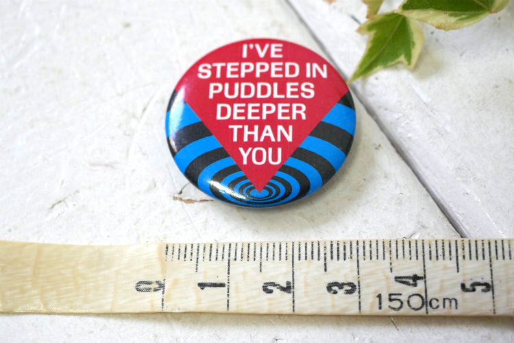 I'VE STEPPED IN PUDDLES DEEPER THAN YOU メッセージ付き ヴィンテージ 缶バッジ USA アクセサリー