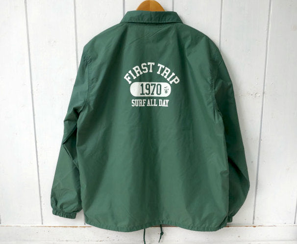 First Trip Surf All Day ファーストトリップ カレッジロゴ コーチジャケット フォレストグリーン オリジナル   裏地付 Lサイズ