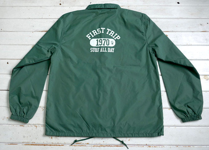 First Trip Surf All Day ファーストトリップ カレッジロゴ コーチジャケット フォレストグリーン オリジナル   裏地付 Lサイズ